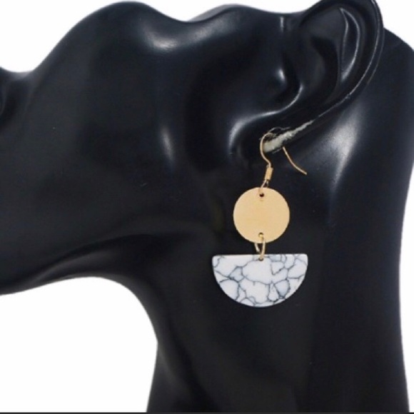 NWT White and Gold Marble Dangle Earrings - Picture 3 of 4